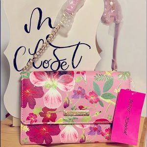 NWT 🎀Betsey Johnson Beautiful Crossbody Wallet